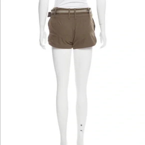 GUCCI MID-RISE BELTED SHORTS